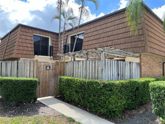 9105 SW 19th Place A, Davie, FL 33324