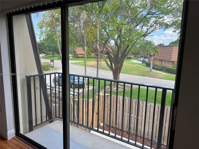 9105 SW 19th Place A, Davie, FL 33324