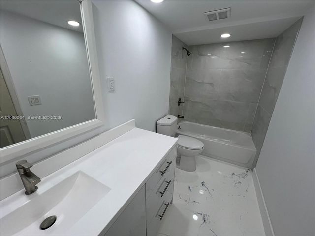 9105 SW 19th Place A, Davie, FL 33324