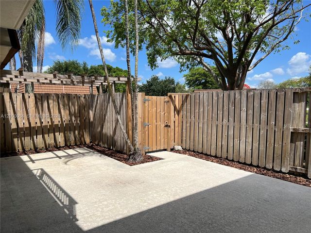 9105 SW 19th Place A, Davie, FL 33324