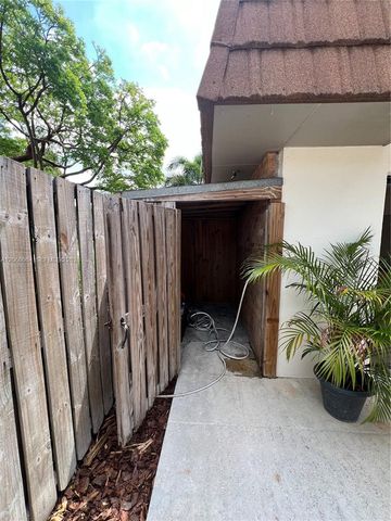 9105 SW 19th Place A, Davie, FL 33324