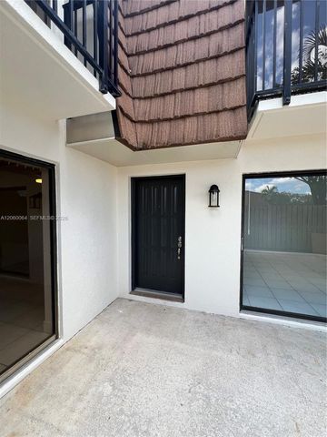 9105 SW 19th Place A, Davie, FL 33324