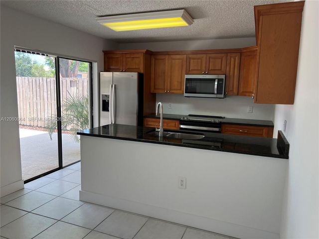 9105 SW 19th Place A, Davie, FL 33324