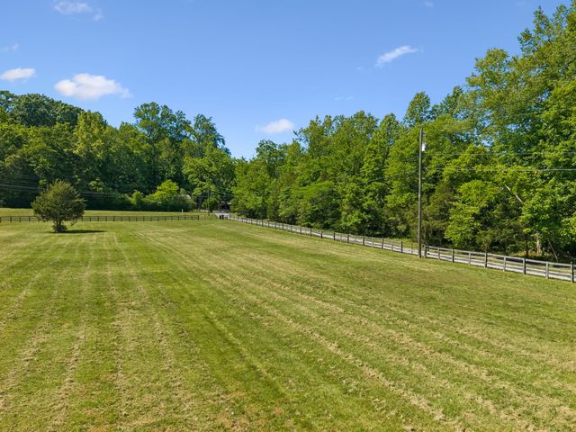 8565 Cub Creek Rd, Nashville, TN 37209