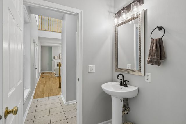 8565 Cub Creek Rd, Nashville, TN 37209
