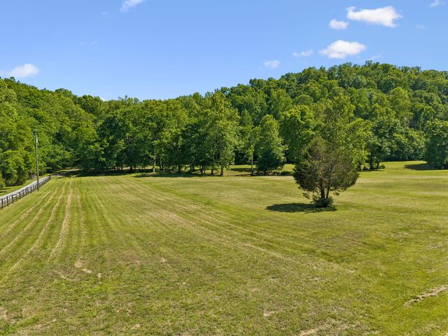 8565 Cub Creek Rd, Nashville, TN 37209
