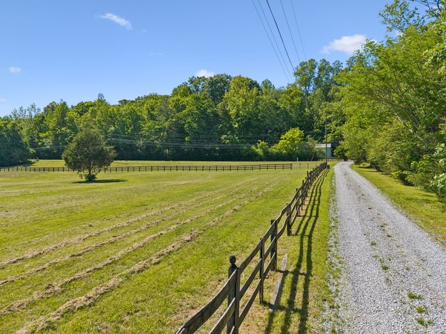 8565 Cub Creek Rd, Nashville, TN 37209