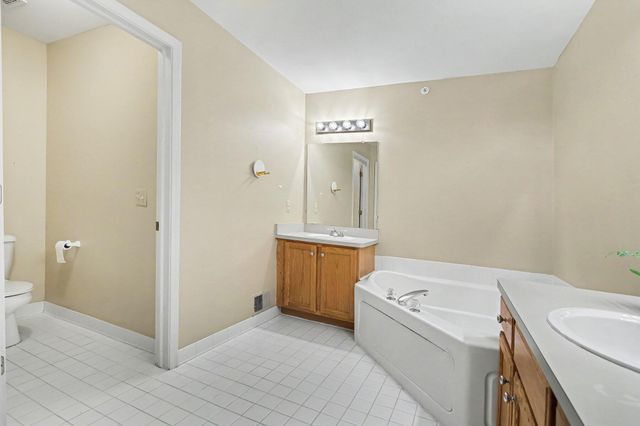 2737 Barclay Way, Ann Arbor, MI 48105