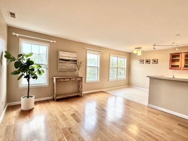 2737 Barclay Way, Ann Arbor, MI 48105
