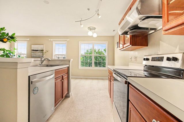 2737 Barclay Way, Ann Arbor, MI 48105