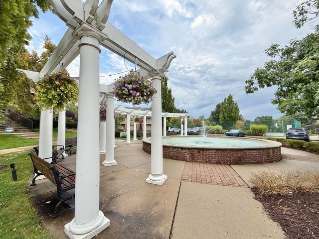 2737 Barclay Way, Ann Arbor, MI 48105