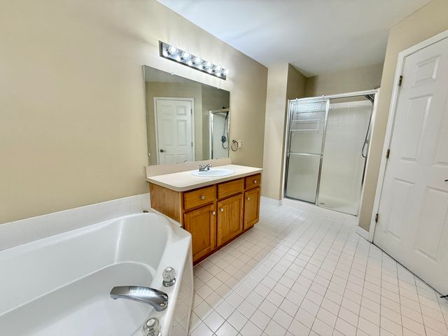 2737 Barclay Way, Ann Arbor, MI 48105