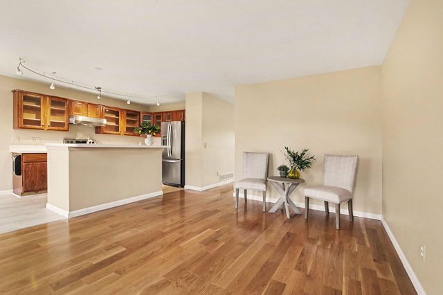 2737 Barclay Way, Ann Arbor, MI 48105