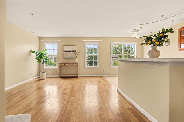 2737 Barclay Way, Ann Arbor, MI 48105