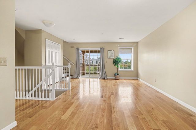 2737 Barclay Way, Ann Arbor, MI 48105