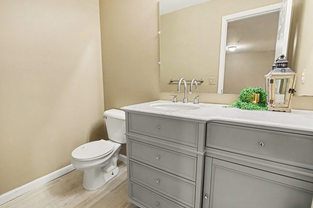 2737 Barclay Way, Ann Arbor, MI 48105