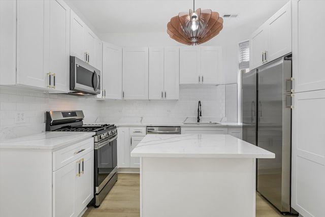 1114 N Wolcott Avenue 3F, Chicago, IL 60622