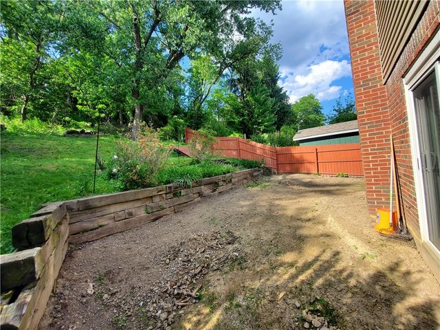 1338 S Side Ave, Spring Hill, PA 15212