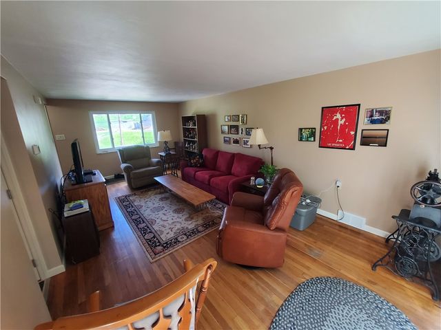 1338 S Side Ave, Spring Hill, PA 15212