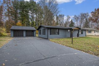 6165 N Shore Drive, Coloma, MI 49038