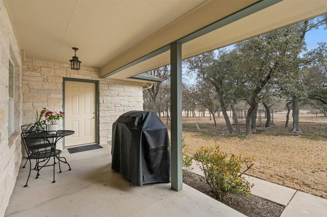 420 Rundberg DR, Jarrell, TX 76537