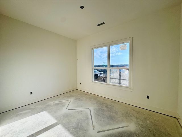 2938 N Old Wire Road, Fayetteville, AR 72703