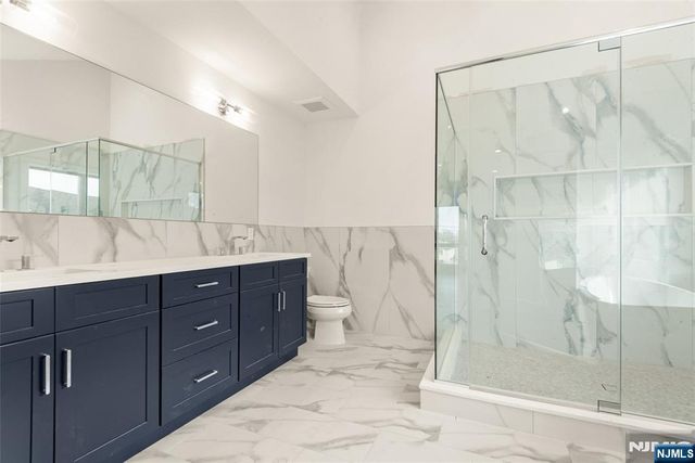 230 8th Street A, Palisades Park, NJ 07650