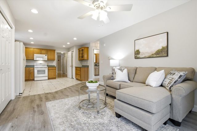 4 Wasserman Heights, Merrimack, NH 03054