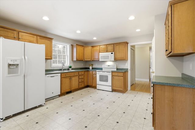 4 Wasserman Heights, Merrimack, NH 03054