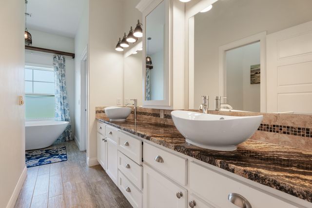 511 Summit Drive, Grove, OK 74344