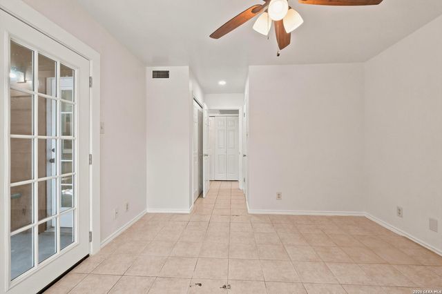 8611 Datapoint Dr Apt 21, San Antonio, TX 78229