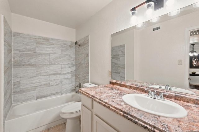 8611 Datapoint Dr Apt 21, San Antonio, TX 78229