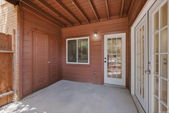 8611 Datapoint Dr Apt 21, San Antonio, TX 78229