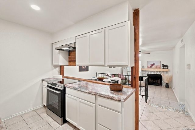 8611 Datapoint Dr Apt 21, San Antonio, TX 78229