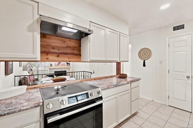8611 Datapoint Dr Apt 21, San Antonio, TX 78229