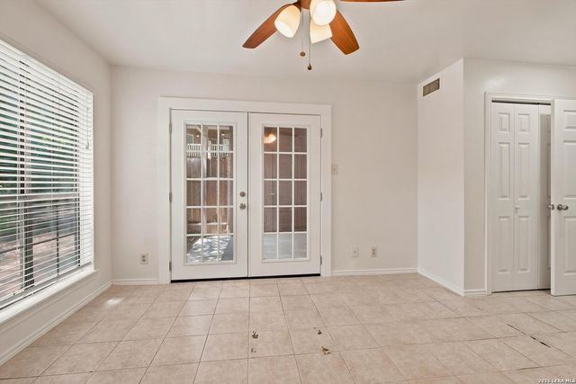 8611 Datapoint Dr Apt 21, San Antonio, TX 78229
