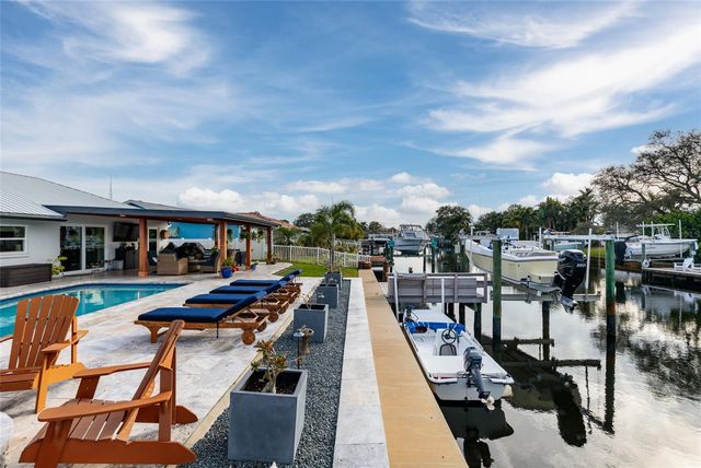 120 97TH AVENUE NE, St Petersburg, FL 33702