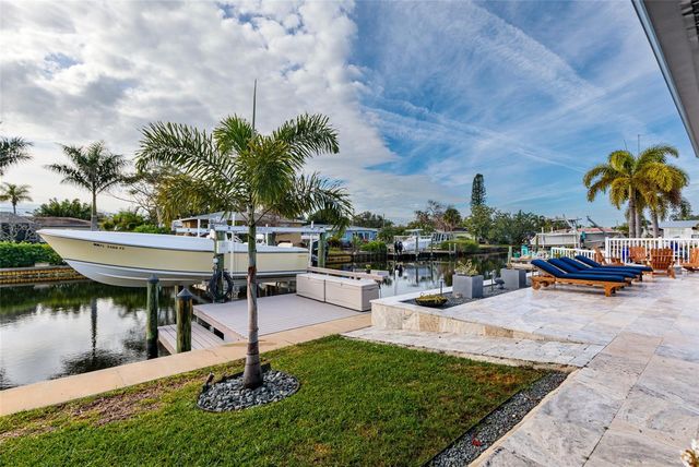 120 97TH AVENUE NE, St Petersburg, FL 33702