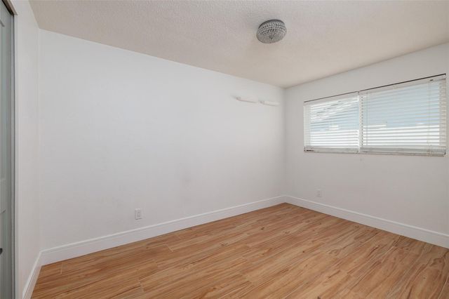 120 97TH AVENUE NE, St Petersburg, FL 33702