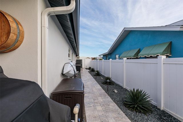 120 97TH AVENUE NE, St Petersburg, FL 33702