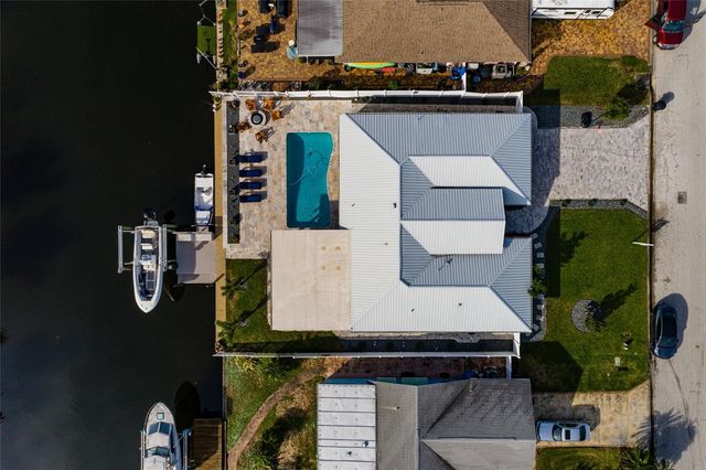 120 97TH AVENUE NE, St Petersburg, FL 33702