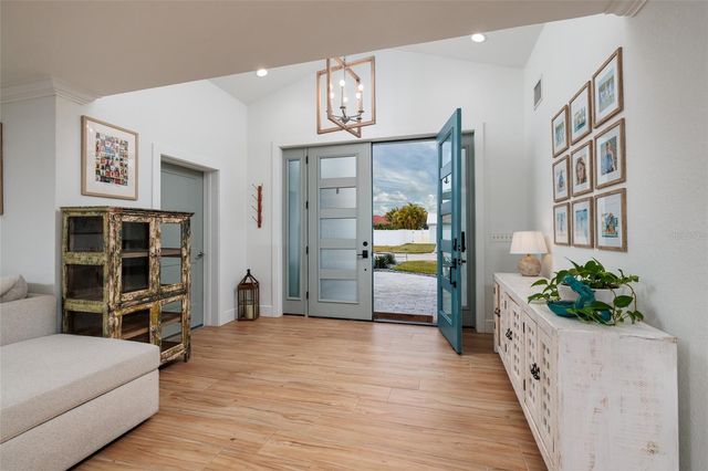 120 97TH AVENUE NE, St Petersburg, FL 33702