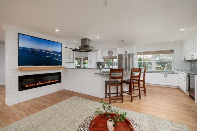 120 97TH AVENUE NE, St Petersburg, FL 33702