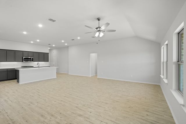 404 Comanche Drive, Cleburne, TX 76033