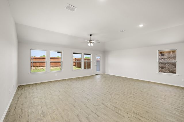 404 Comanche Drive, Cleburne, TX 76033