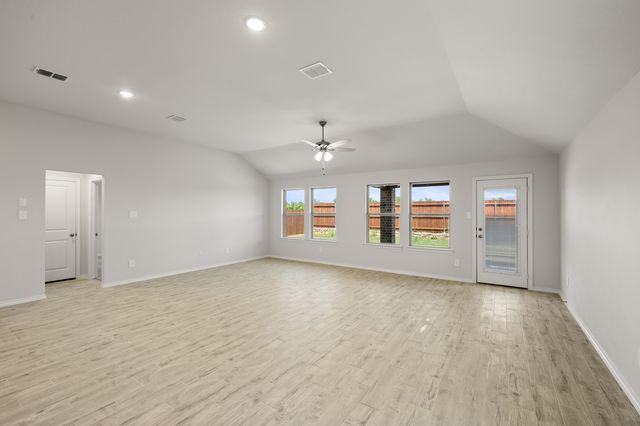 404 Comanche Drive, Cleburne, TX 76033