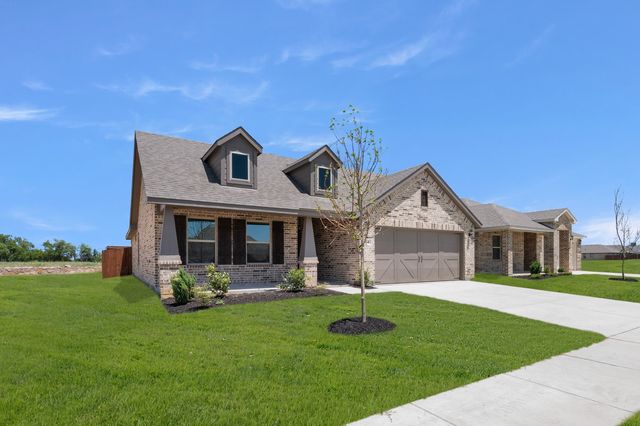 404 Comanche Drive, Cleburne, TX 76033