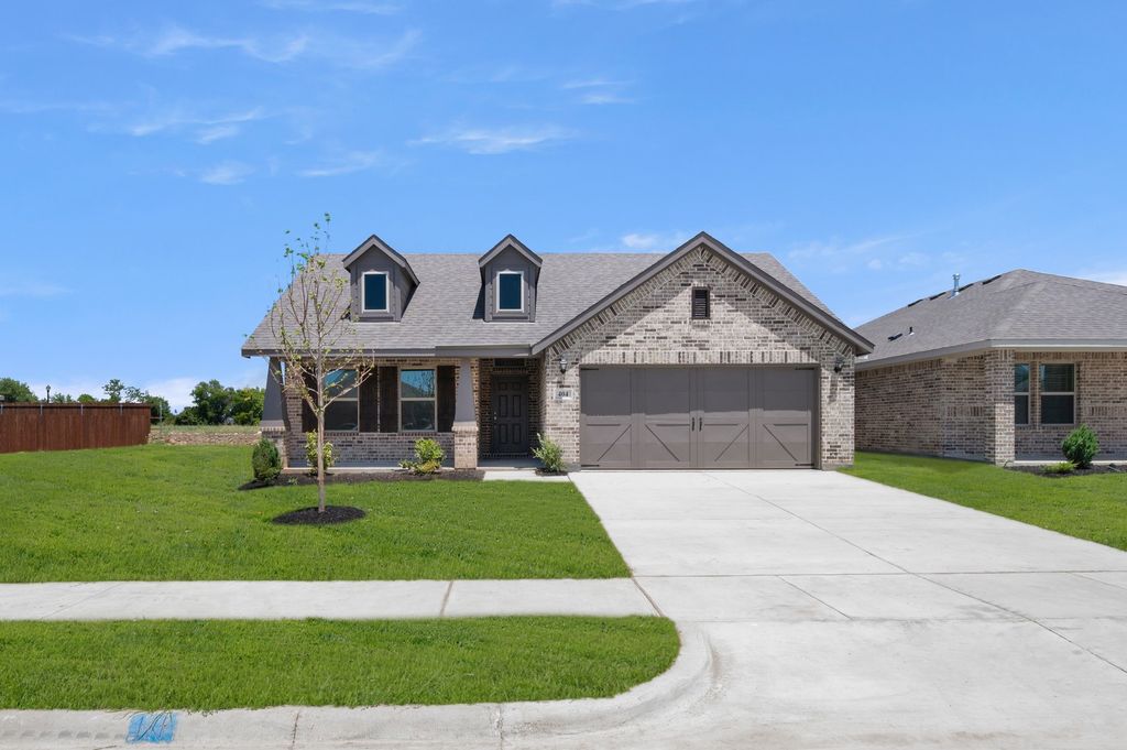 404 Comanche Drive, Cleburne, TX 76033