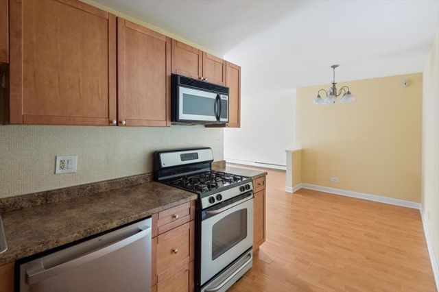 8232 Niles Center Road 214, Skokie, IL 60077