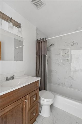 8232 Niles Center Road 214, Skokie, IL 60077